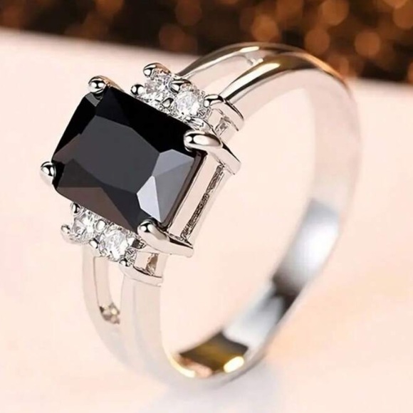 SALE S925 Sterling Silver Black Onyx Crystal Ring (Size 8) - Picture 1 of 4